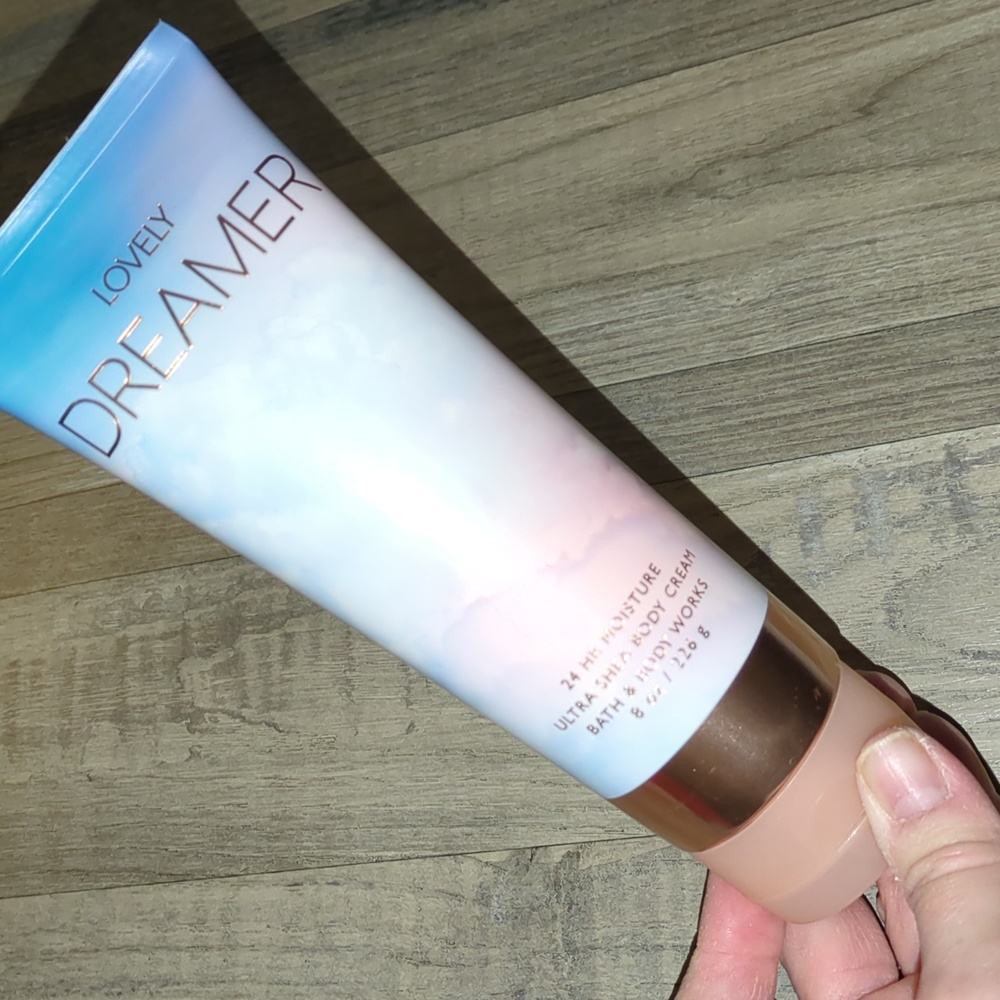 Bath& body works Lovely dreamer ultra Shea body cream